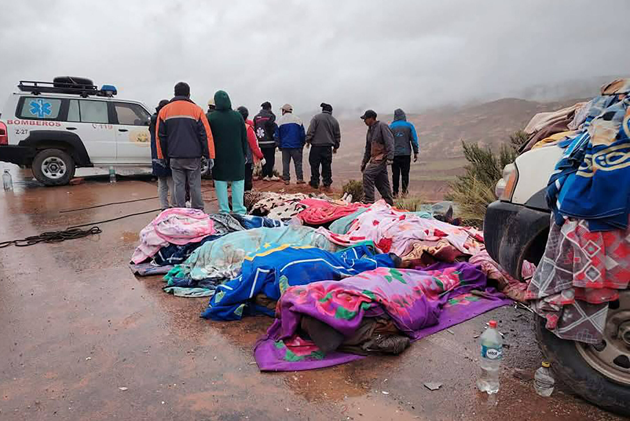 Karnaval yolunda kaza! Otobüsle minibüs çarpıştı: Çok sayıda ölü ve yaralı var - 3. Resim