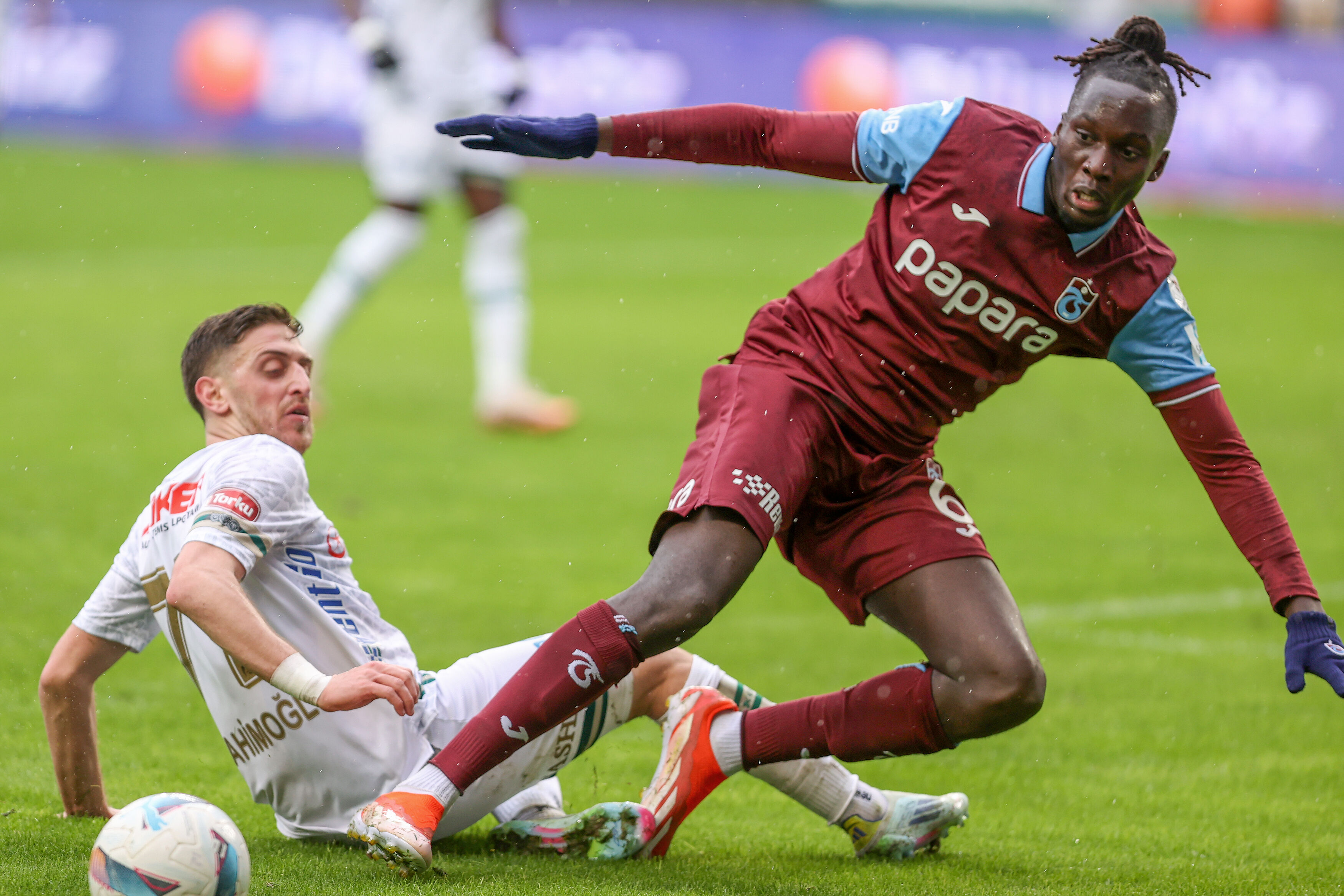 Trabzonspor'a Konya'da tuş! Deplasmanda kazanamayan Fırtına, uzatmada vuruldu Trabzonspor'a Konya'da tuş! Deplasmanda kazanamayan Fırtına, uzatmada vuruldu - 1. Resim