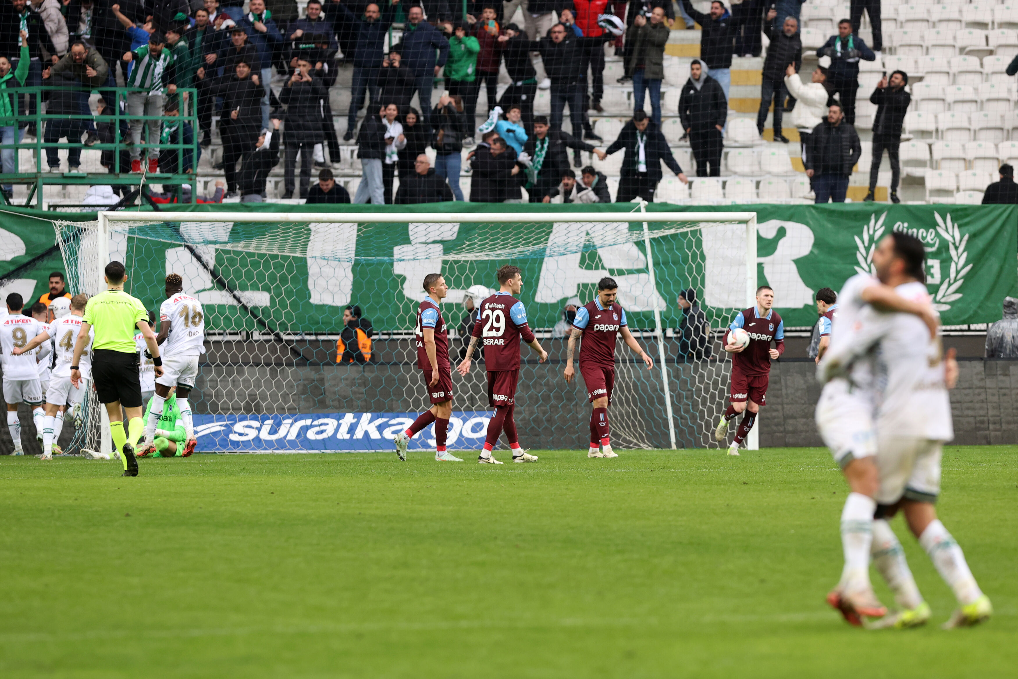 Trabzonspor'a Konya'da tuş! Deplasmanda kazanamayan Fırtına, uzatmada vuruldu Trabzonspor'a Konya'da tuş! Deplasmanda kazanamayan Fırtına, uzatmada vuruldu - 2. Resim