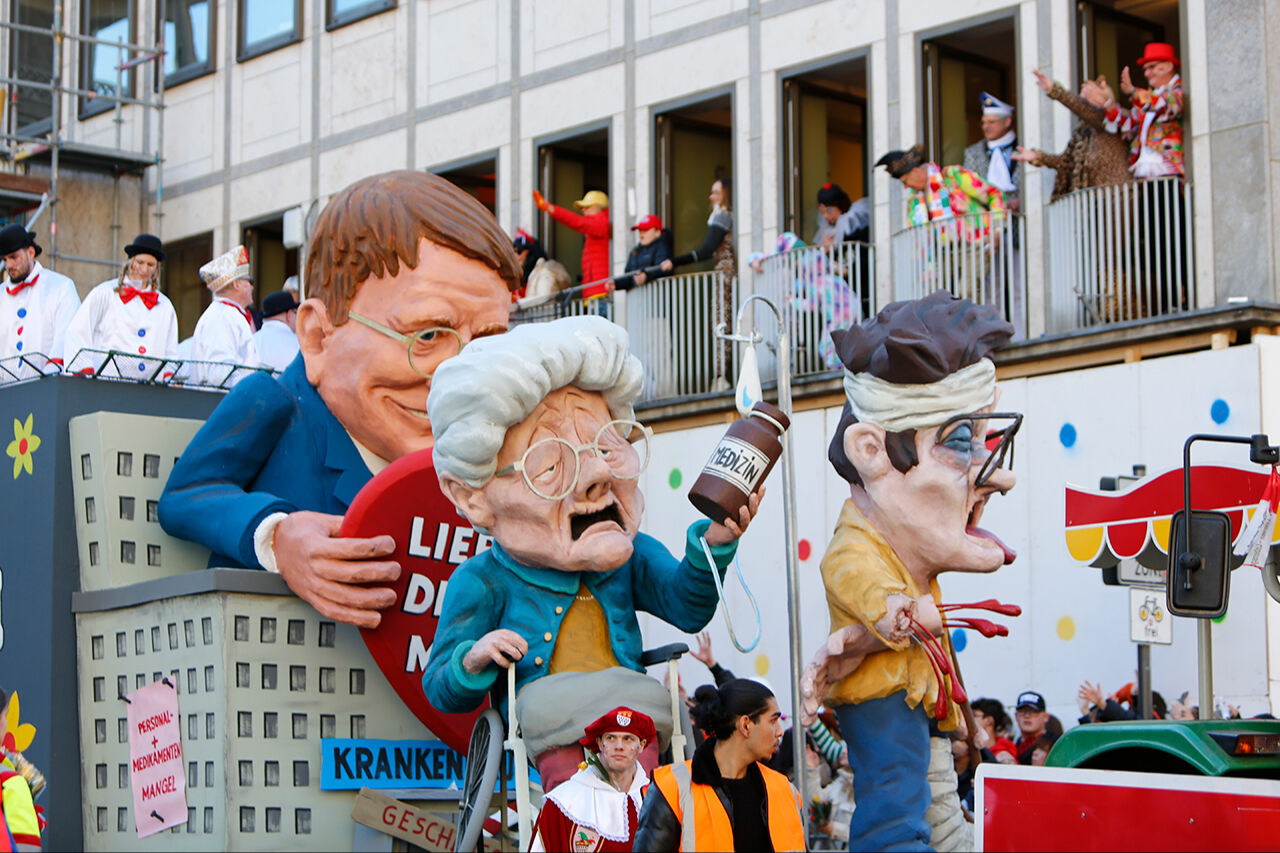 Trump ve Zelenskiy temalı 5. mevsim karnavalı: Tasmayla bağlı özgürlük heykeli, Putin'i ezen çekiç - 6. Resim