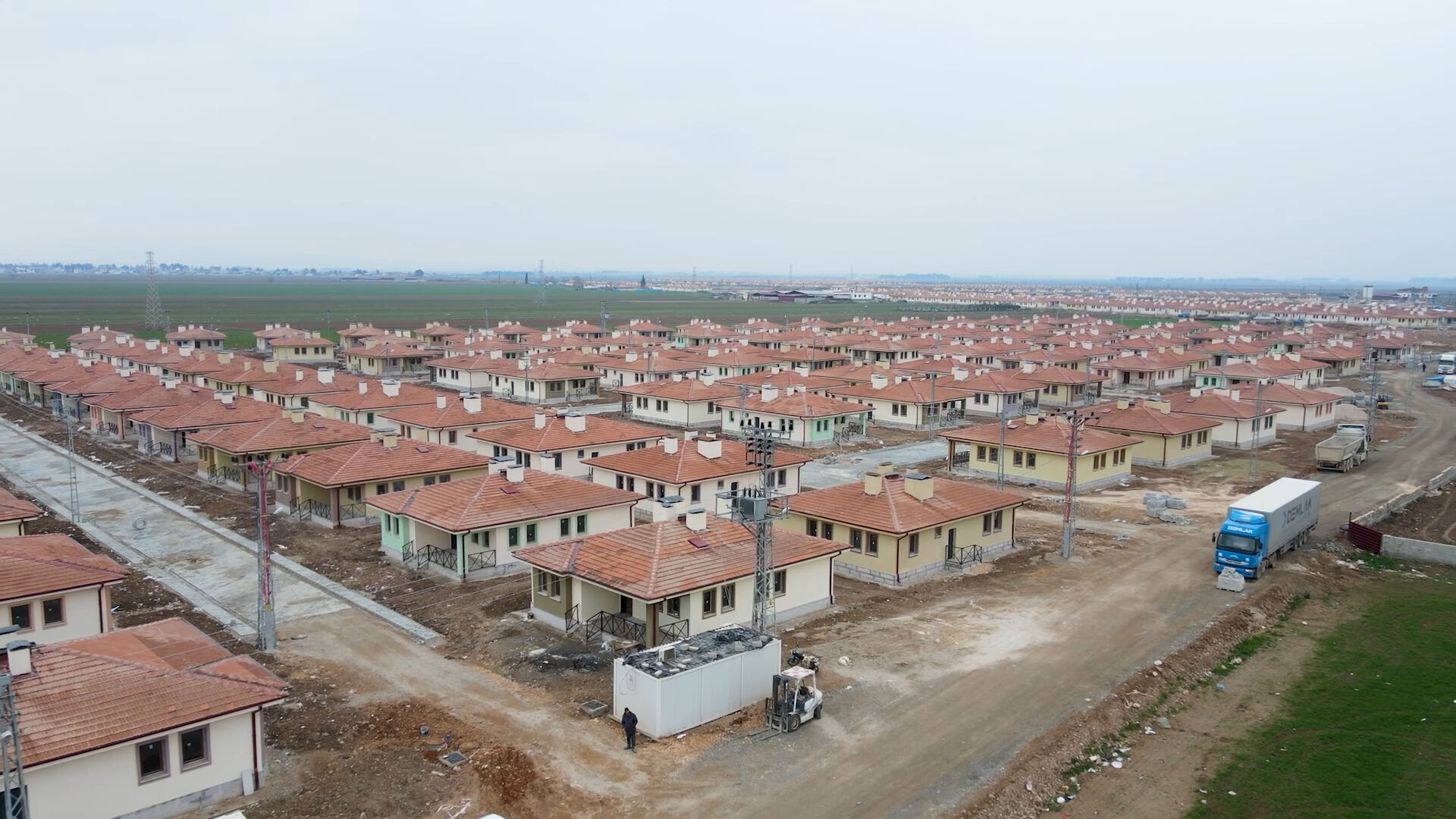 Türkiye'de bir ilk! Deprem bölgesinde inşa edildi: Tam 16 mahallenin birleşiminden oluşuyor - 1. Resim