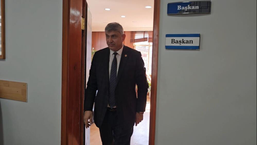 19 yıl makam şoförlüğü yaptığı belediyeye başkan oldu 19 yıl makam şoförlüğü yaptığı beledeyiye başkan oldu - 3. Resim