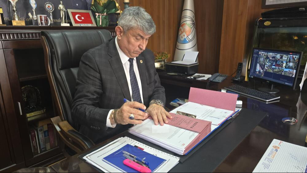 19 yıl makam şoförlüğü yaptığı belediyeye başkan oldu 19 yıl makam şoförlüğü yaptığı beledeyiye başkan oldu - 2. Resim