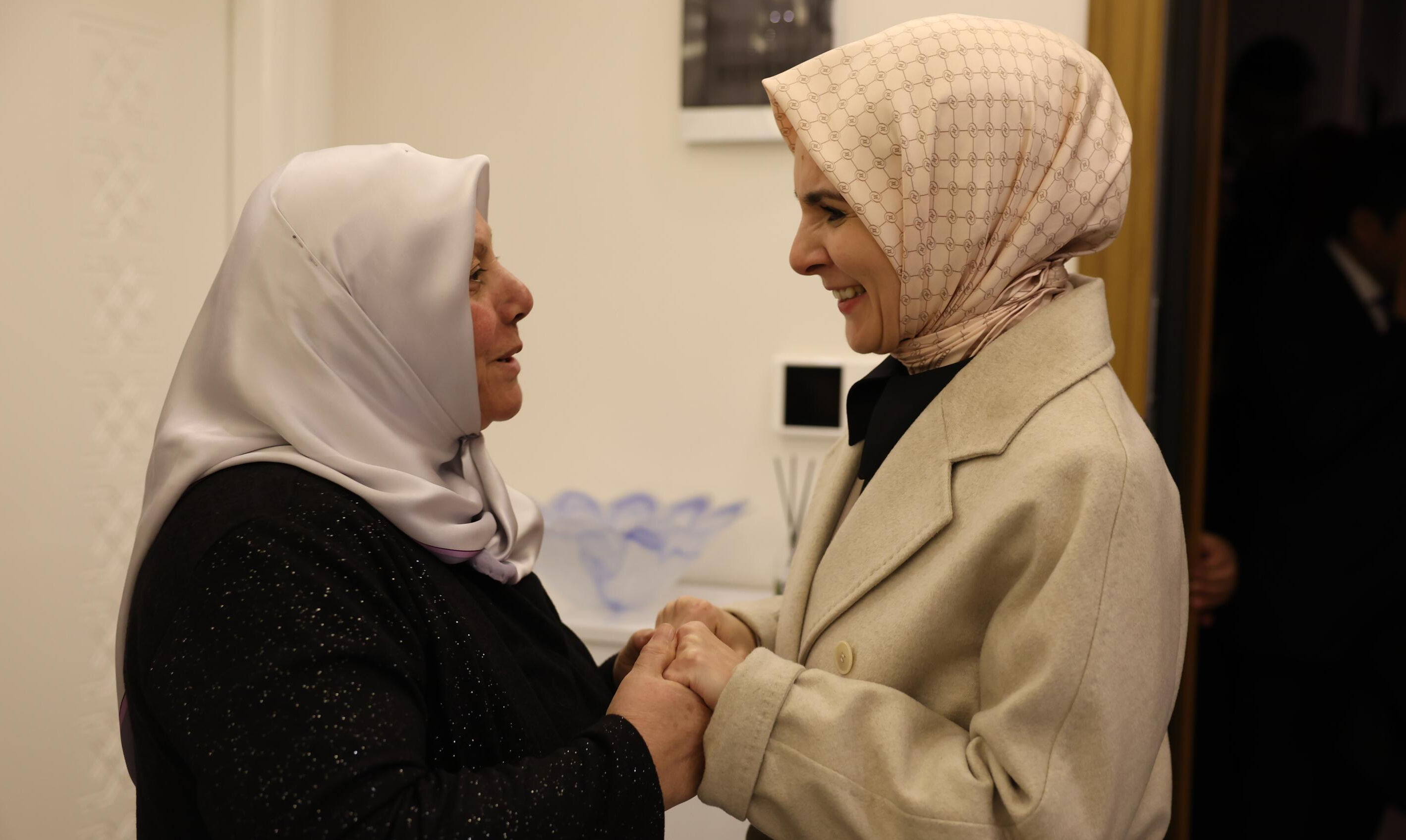 Bakan Göktaş, Kırşehir’de 56 yıllık evli çiftin çay davetini geri çevirmedi - 1. Resim