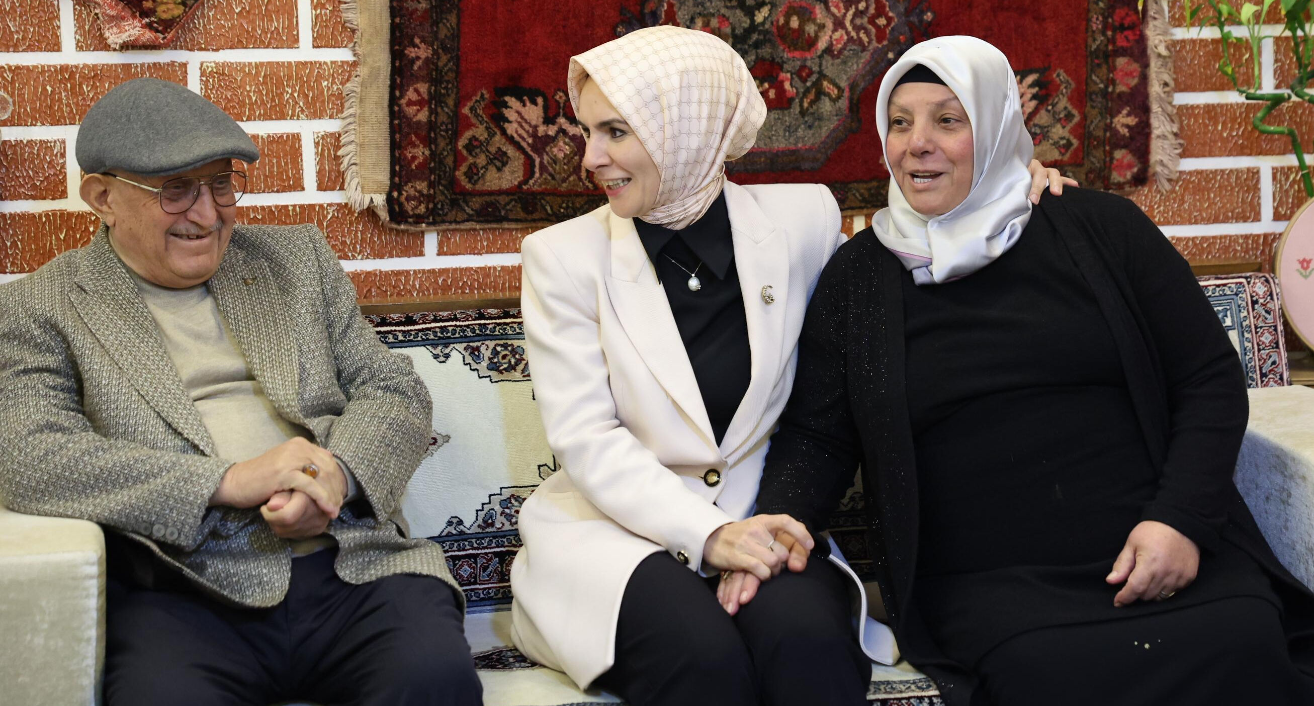 Bakan Göktaş, Kırşehir’de 56 yıllık evli çiftin çay davetini geri çevirmedi - 2. Resim