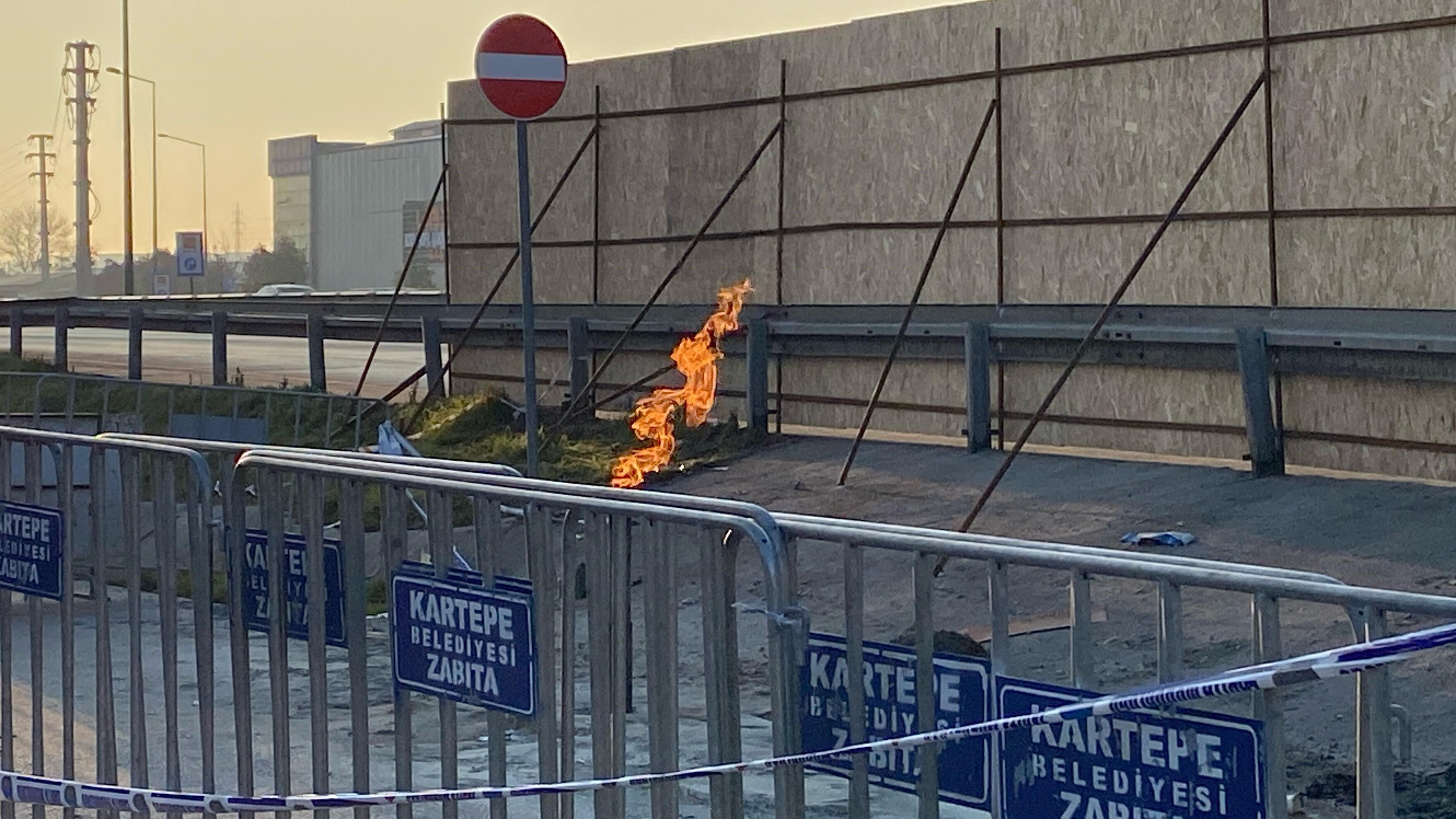 Biri bitti diğeri başladı: Kocaeli'de inşaat işçileri ne yapacağını şaşırdı! 3 gündür yanıyor - 1. Resim