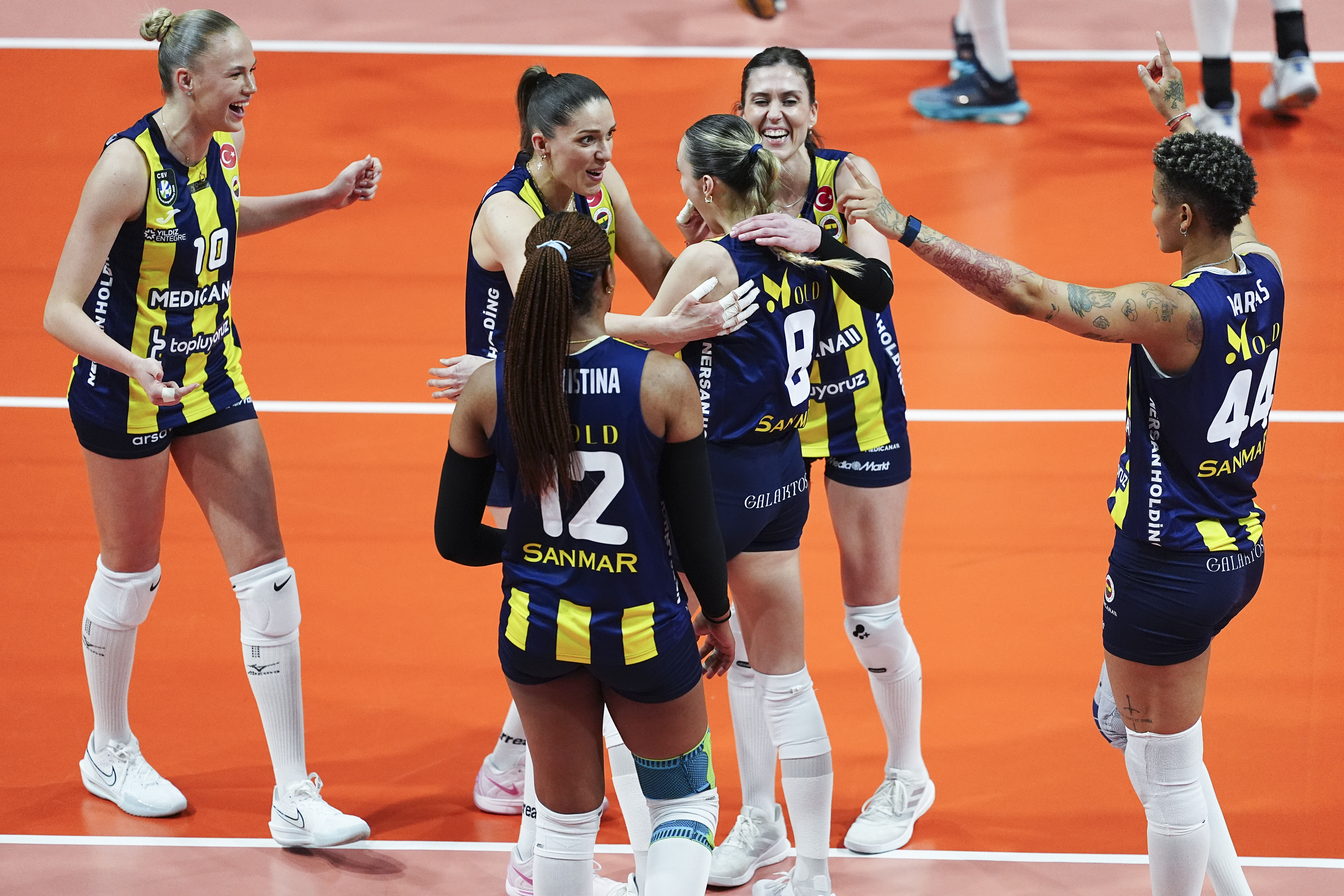 Fenerbahçe Medicana, CEV Şampiyonlar Ligi'nde VakıfBank'ı 3-0 mağlup etti! - 2. Resim