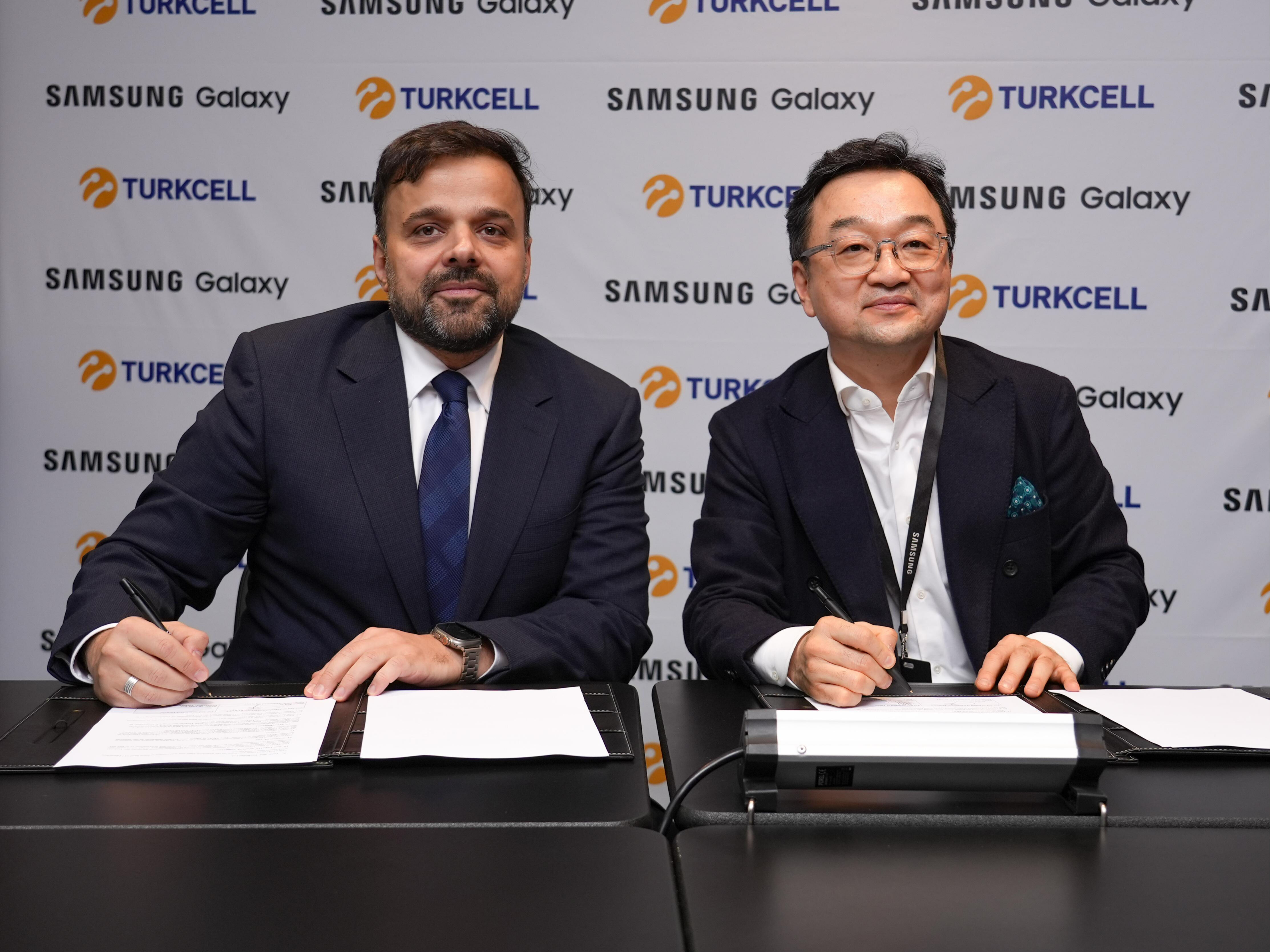 Fiyatı belli oldu! Turkcell ve Samsung Çerkezköy'de 100 bin adet telefon üretecek Fiyatı belli oldu! Turkcell ve Samsung Çerkezköy'de 100 bin adet telefon üretecek - 1. Resim