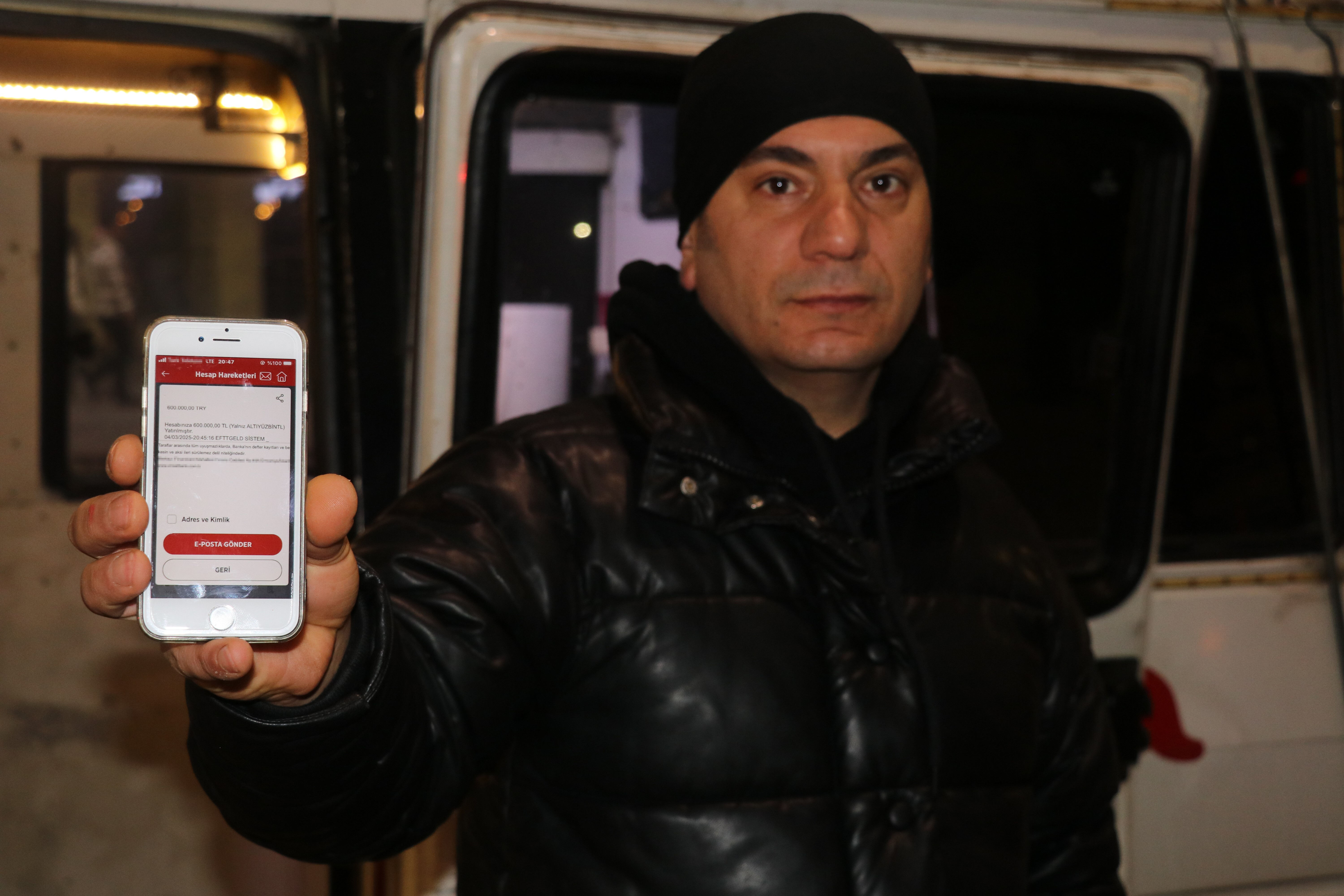 Hesabına 600 TL yerine 600 bin TL gönderildi! Neye uğradığını şaşırdı Hesabına 600 TL yerine 600 bin TL gönderildi! Neye uğradığını şaşırdı - 1. Resim