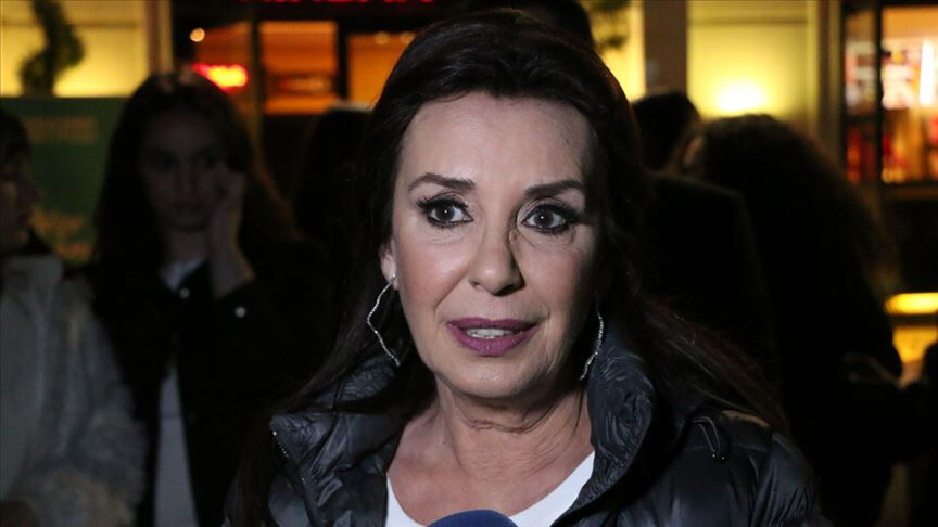 İbrahim Tatlıses, eski eşi Perihan Savaş ve kızıyla iftarda buluştu! O kareye sosyal medyada yorum yağdı - 2. Resim