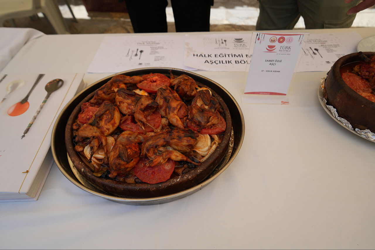 'Keklik kebabı' iftar sofralarının vazge&ccedil;ilmezi! T&uuml;rk&uuml;lere konu olan yemek Bilecikli ustalar tarafından yapılıyor - 2. Resim