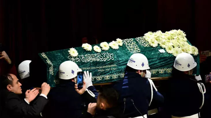 Mahsun Kırmızıgül, şarkıcı Edip Akbayram'ın cenazesine katılmamıştı! Sebebi ortaya çıktı Mahsun Kırmızıgül, şarkıcı Edip Akbayram'ın cenazesine katılmamıştı! Sebebi ortaya çıktı - 4. Resim