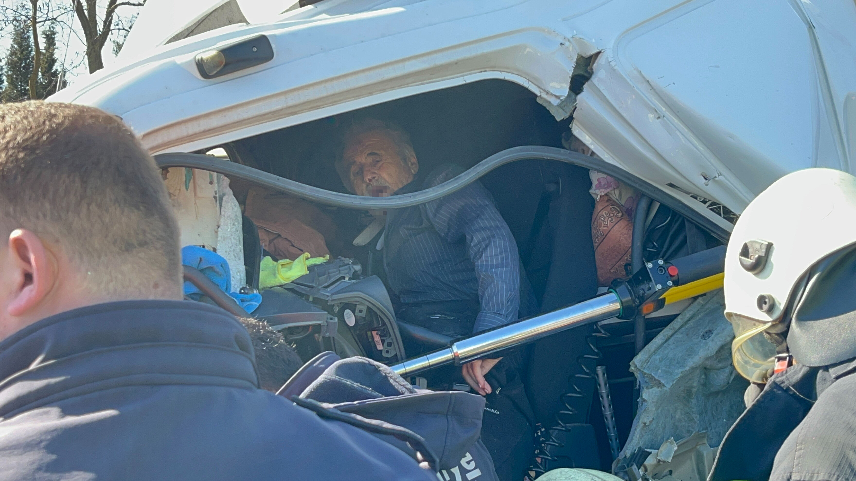 Otoyolda trajik kaza: Kamyon ile tır dorsesi arasında kalan şoför hayatını kaybetti Otoyolda trajik kaza: Kamyon ile tır dorsesi arasında kalan şoför hayatını kaybetti - 1. Resim