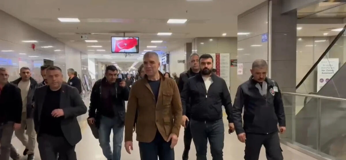 Özcan Deniz'e 'kaçak yapı' soruşturması! İfade verdi! Adliye çıkışı dikkat çeken açıklama Özcan Deniz'e 'kaçak yapı' soruşturması! İfade vermek için adliyeye gitti - 3. Resim