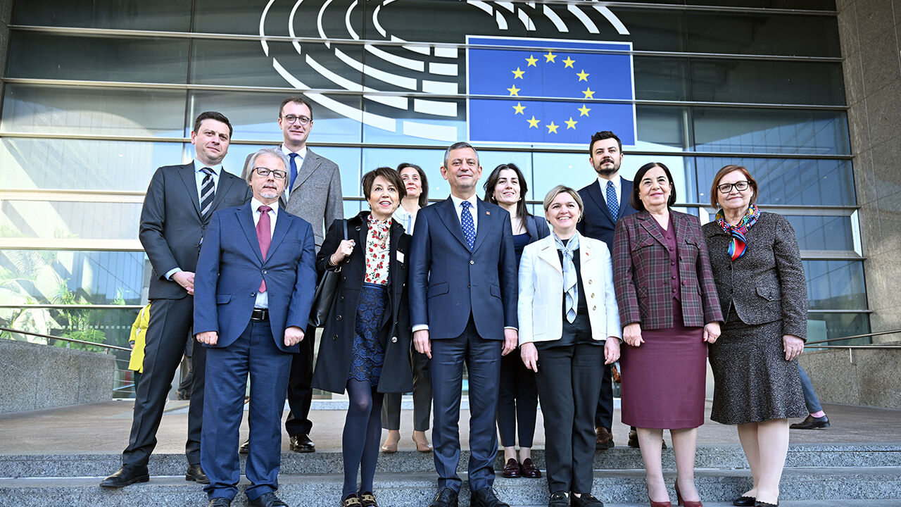 Özgür Özel, İmamoğlu'nun adaylığını Avrupa'ya ilan etti - 2. Resim