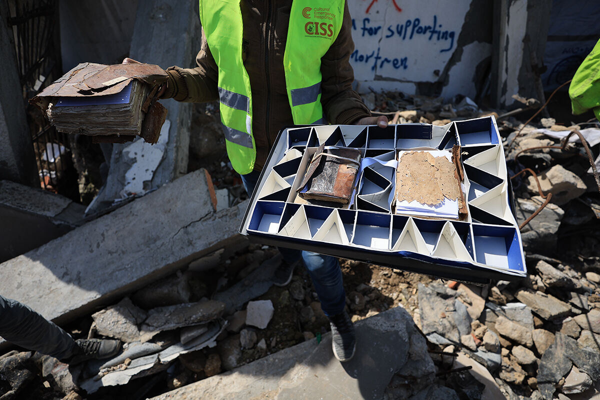 Paha biçilmez yazma eserler enkaz altında! Büyük Ömer Camii ve Paşa Sarayı Müzesi'nde kurtarma çalışmaları Paha biçilmez eserler enkaz altında! Büyük Ömer Camii ve Paşa Sarayı Müzesi'nde kurtarma çalışmaları - 12. Resim