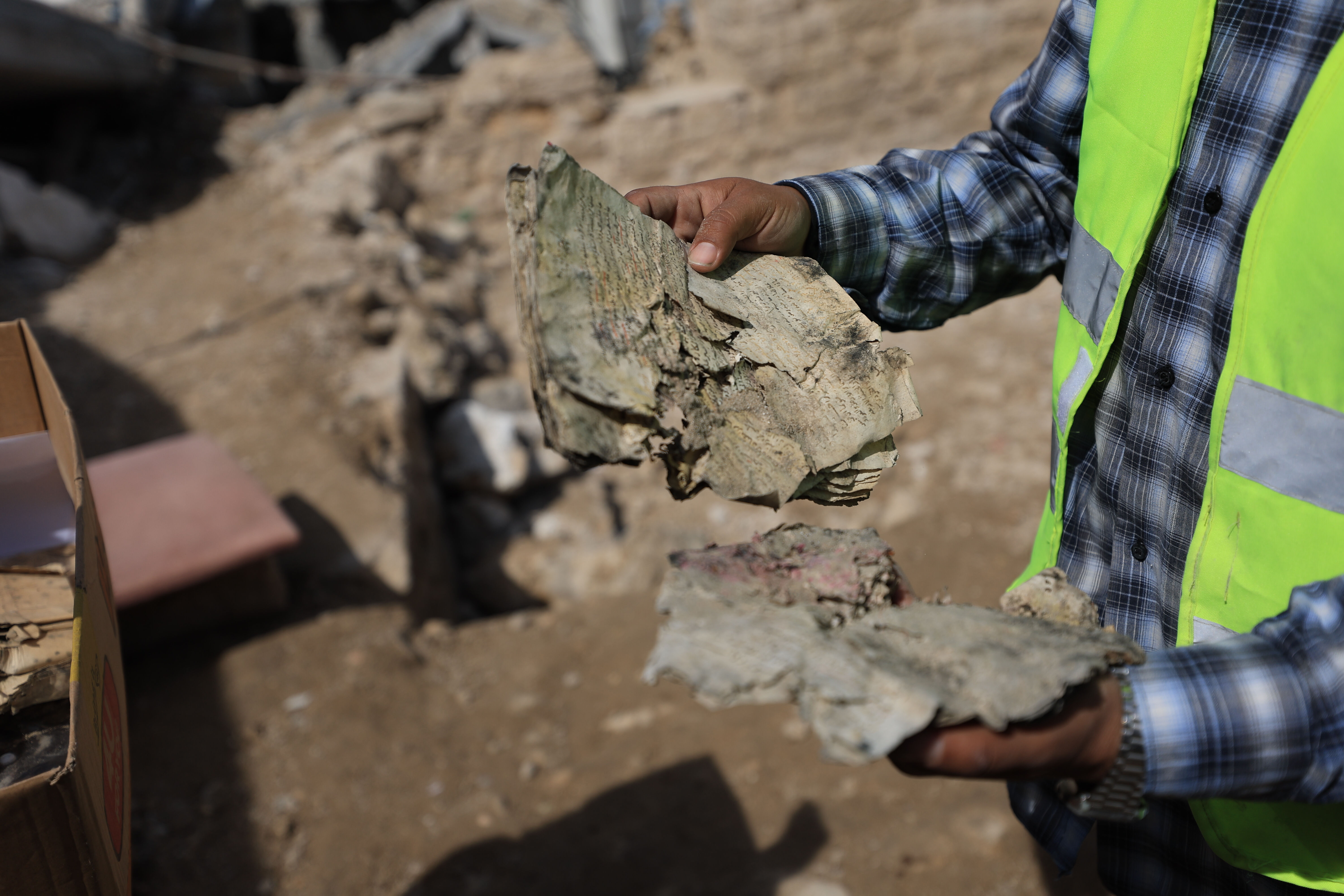 Paha biçilmez yazma eserler enkaz altında! Büyük Ömer Camii ve Paşa Sarayı Müzesi'nde kurtarma çalışmaları Paha biçilmez eserler enkaz altında! Büyük Ömer Camii ve Paşa Sarayı Müzesi'nde kurtarma çalışmaları - 6. Resim