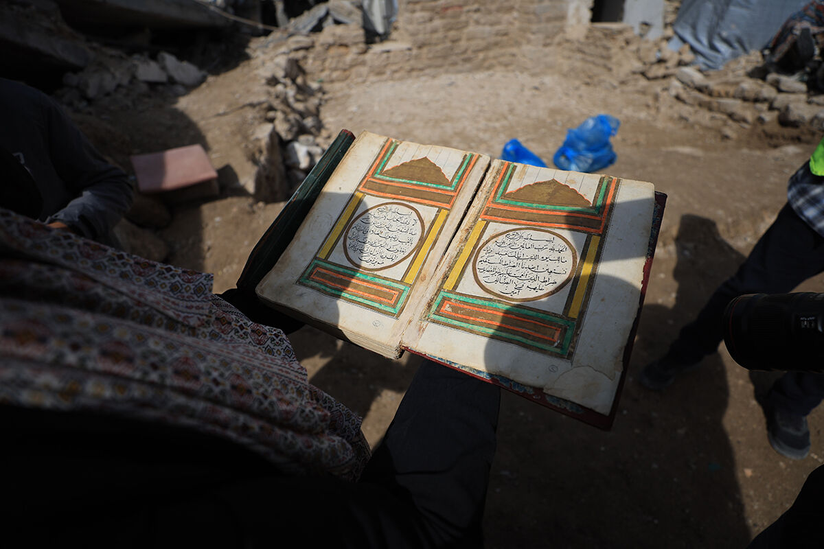 Paha biçilmez yazma eserler enkaz altında! Büyük Ömer Camii ve Paşa Sarayı Müzesi'nde kurtarma çalışmaları Paha biçilmez eserler enkaz altında! Büyük Ömer Camii ve Paşa Sarayı Müzesi'nde kurtarma çalışmaları - 8. Resim