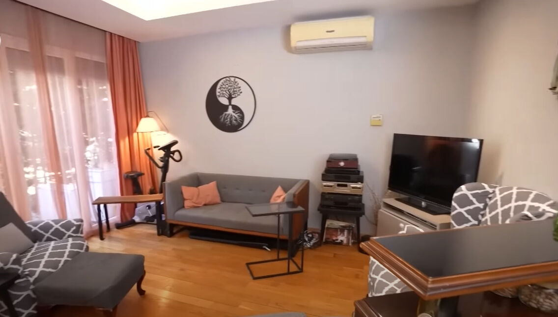 Parla Şenol evinin kapılarını ilk kez açtı! Nostalji kokan mütevazi evi gündem oldu Parla Şenol evinin kapılarını ilk kez açtı! Nostalji kokan mütevazi evi gündem oldu - 2. Resim