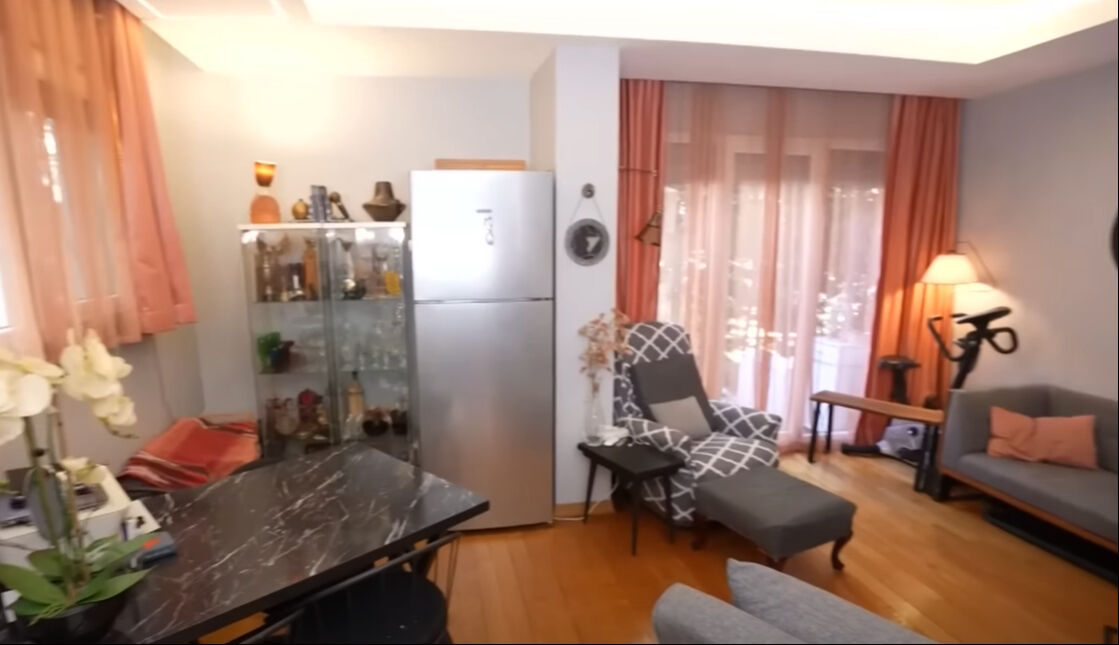 Parla Şenol evinin kapılarını ilk kez açtı! Nostalji kokan mütevazi evi gündem oldu Parla Şenol evinin kapılarını ilk kez açtı! Nostalji kokan mütevazi evi gündem oldu - 3. Resim