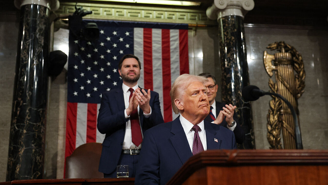 Trump'a ilk Kongre konuşmasında büyük şok! Hemen salondan çıkarıldı Trump'a ilk Kongre konuşmasında büyük şok! Hemen salondan çıkarıldı - 2. Resim
