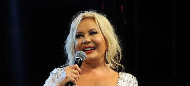 Ünlü şarkıcı Emel Sayın neden oruç tutmadığını açıkladı! Botoks itirafı gündem oldu - 2. Resim