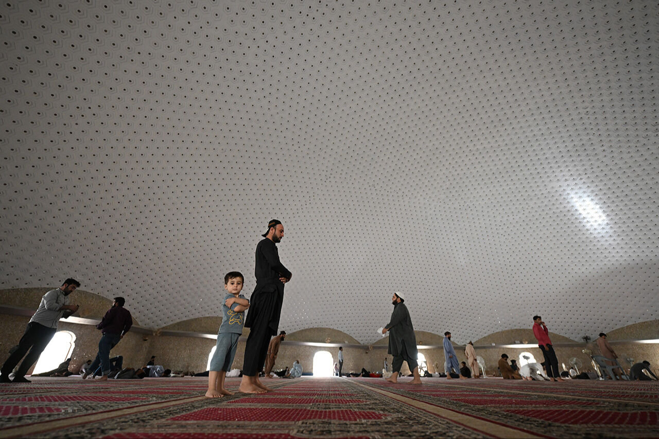 Çinilerini görenler hayran oluyor! Şah Cihan Camii ramazanı en iyi hissettiren mimariye sahip - 3. Resim