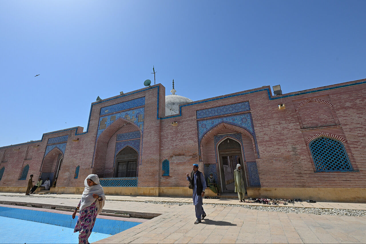 Çinilerini görenler hayran oluyor! Şah Cihan Camii ramazanı en iyi hissettiren mimariye sahip - 4. Resim