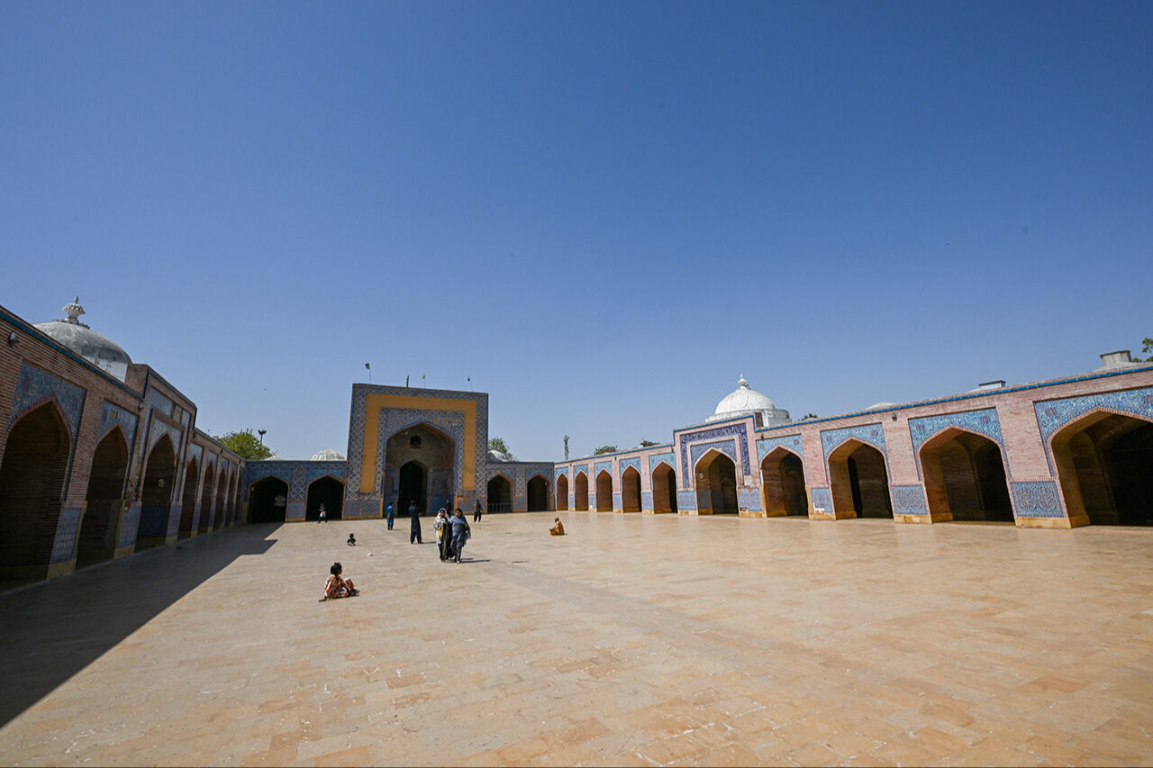 Çinilerini görenler hayran oluyor! Şah Cihan Camii ramazanı en iyi hissettiren mimariye sahip - 6. Resim