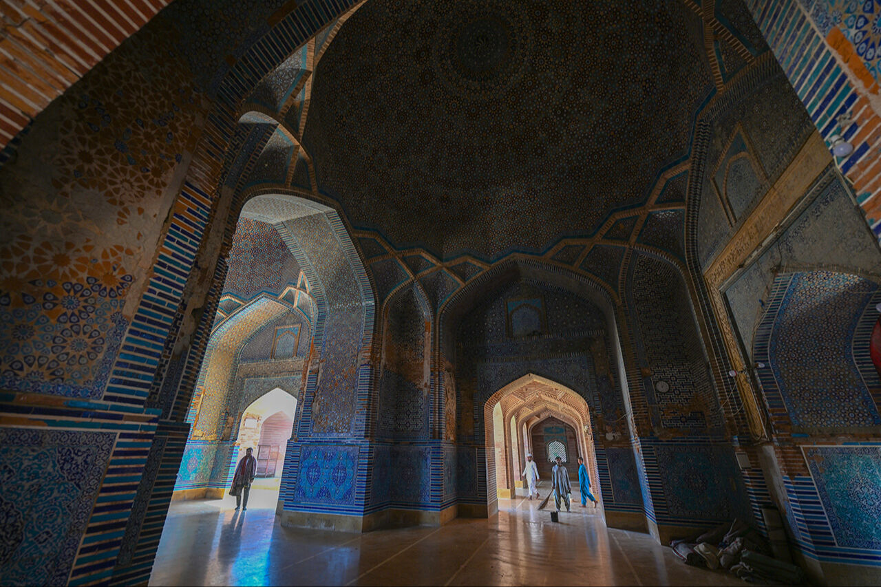 Çinilerini görenler hayran oluyor! Şah Cihan Camii ramazanı en iyi hissettiren mimariye sahip - 10. Resim