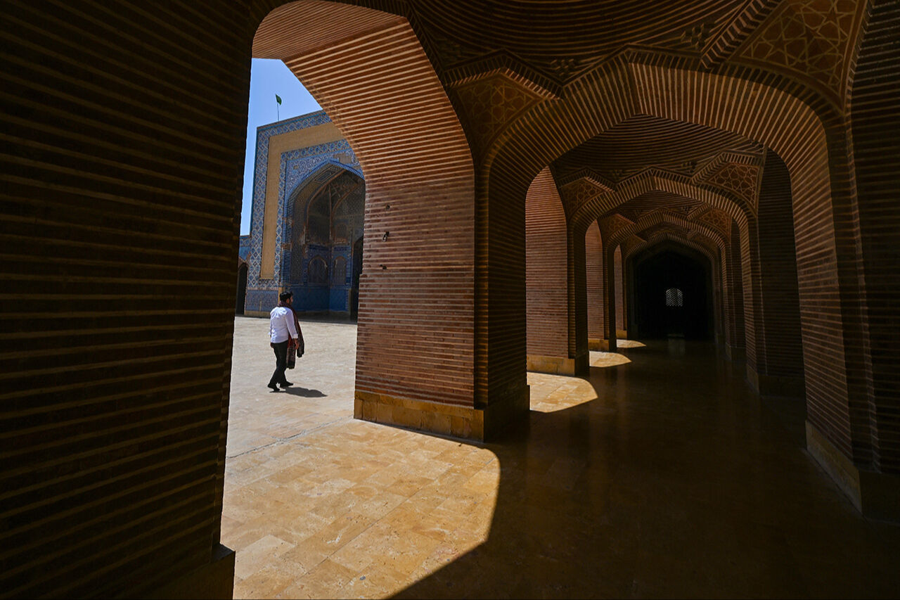 Çinilerini görenler hayran oluyor! Şah Cihan Camii ramazanı en iyi hissettiren mimariye sahip - 9. Resim
