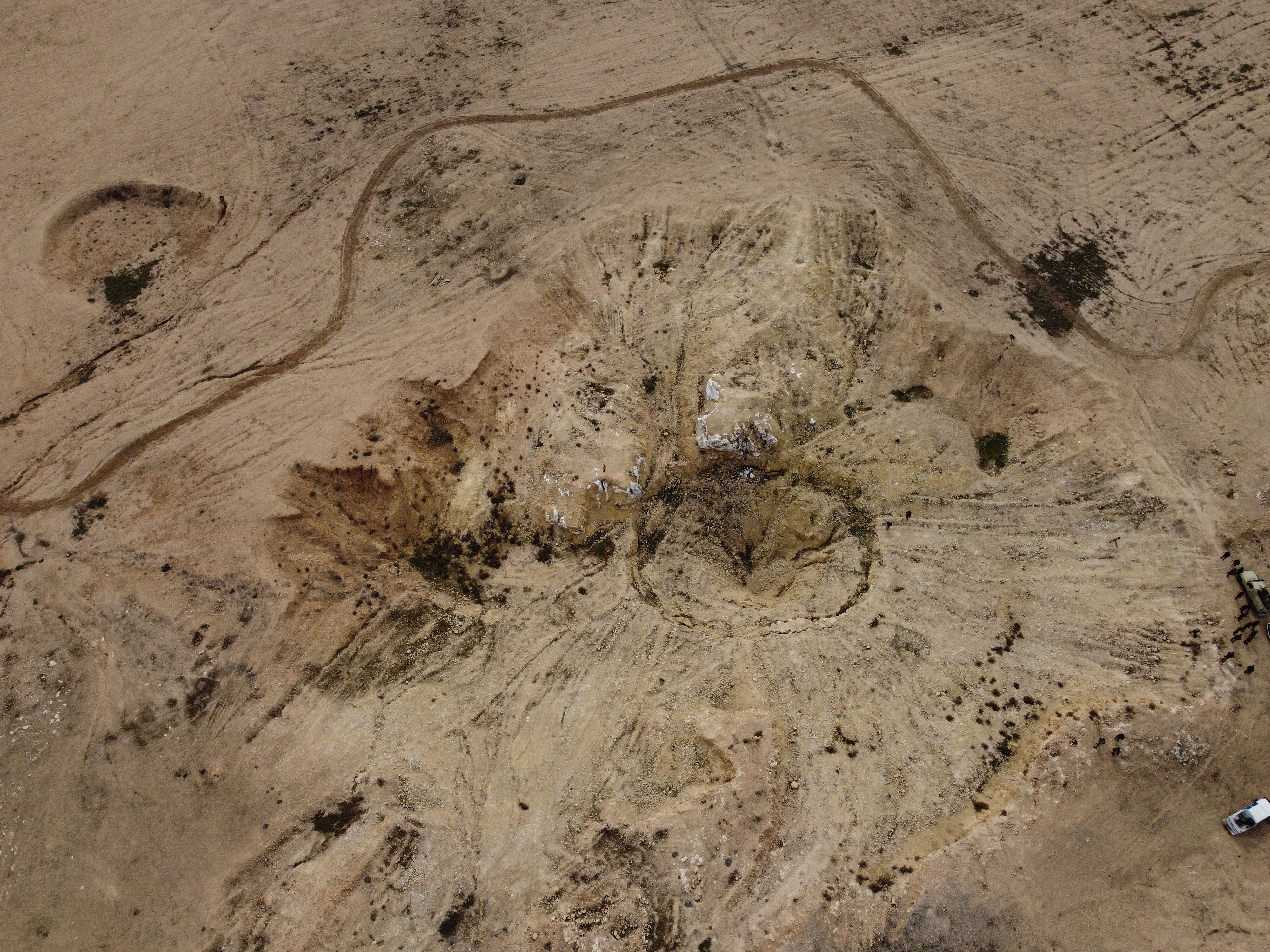 Irak'ın en acımasız eylemi! 2 binden fazla kişiyi bir günde öldürüp obruğa attılar - 2. Resim