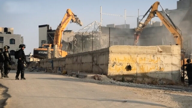 İsrail ordusu, Filistinlilerin evlerini kışlaya çeviriyor - 1. Resim