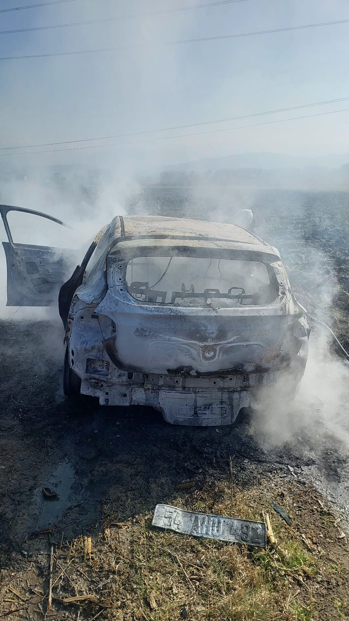 Tarlanın ortasında intihar girişimi! Aracıyla birlikte kendini de yakmaya çalıştı Tarlanın ortasında intihar girişimi! Otomobilin içinde kendini yakmaya çalıştı - 2. Resim