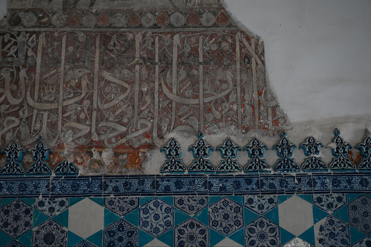 600 yıl önce yapıldı, motifleri bugüne zor ulaştı! Muradiye Camisi çinilerini görenler hayranlığını gizleyemiyor - 6. Resim