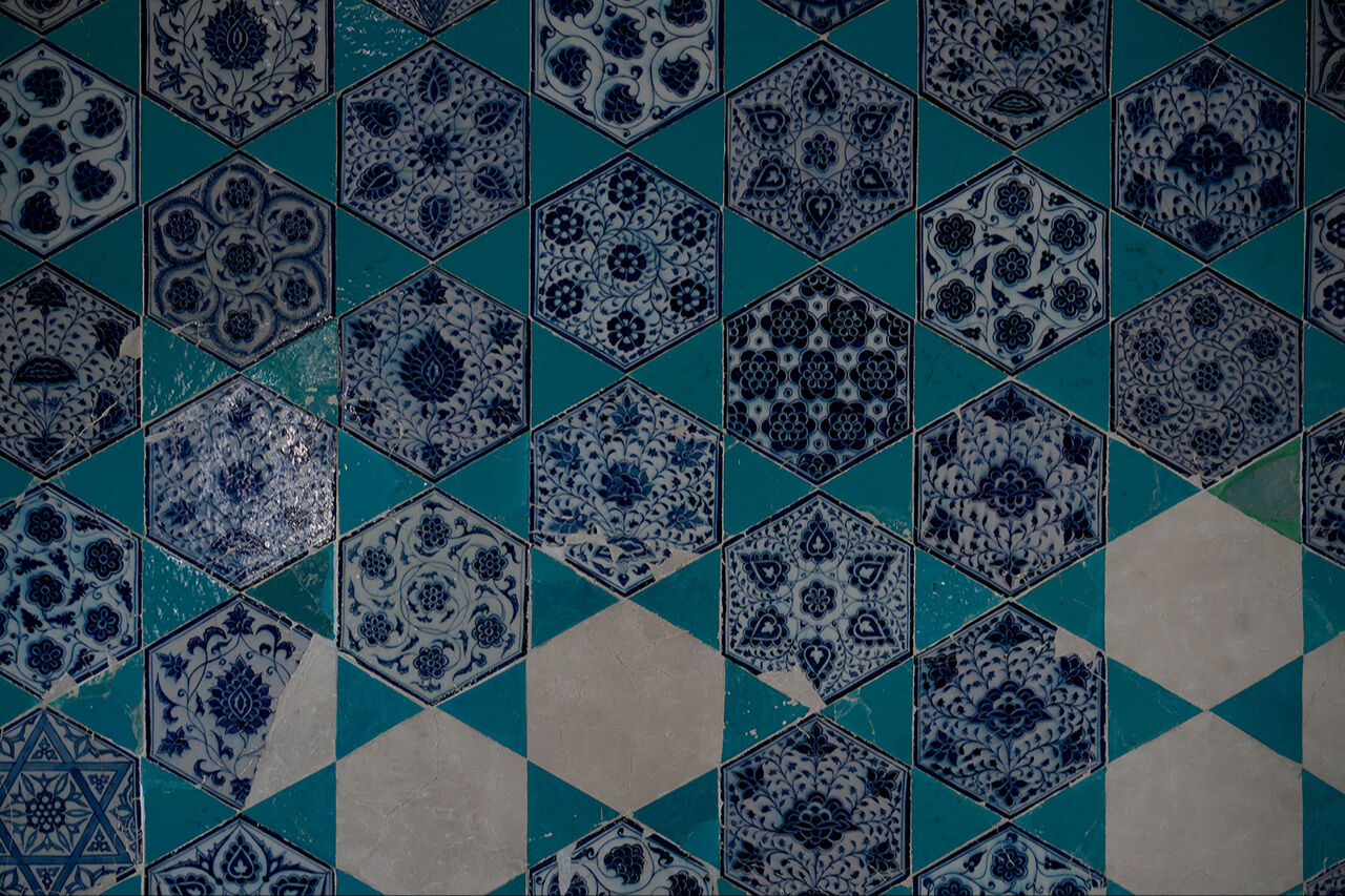 600 yıl önce yapıldı, motifleri bugüne zor ulaştı! Muradiye Camisi çinilerini görenler hayranlığını gizleyemiyor - 3. Resim