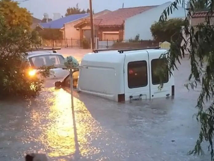 Arjantin'de sel faciası: Ölü ve yaralılar var! - 1. Resim