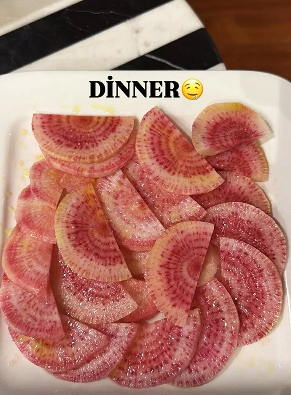 Çağla Şıkel akşam yemeğini paylaştı! Bakan bir daha baktı: Görenler inanmakta zorluk çekti - 4. Resim