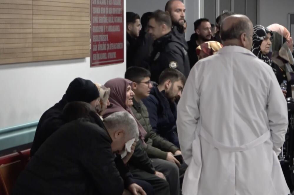 Çorum'da akıl almaz olay! Husumetlisini vurmak isteyen şahıs çok sayıda kişiyi hastanelik etti Çorum'da akıl almaz olay! Husumetlisini vurmak isteyen şahıs çok sayıda kişiyi hastanelik etti - 2. Resim