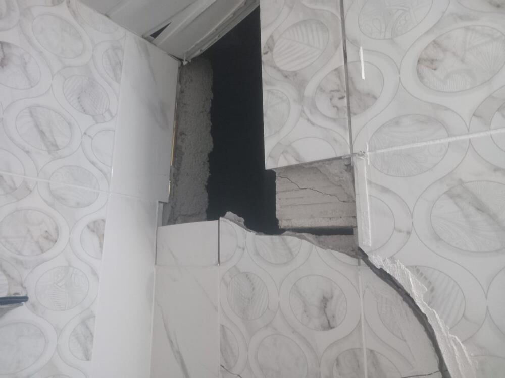 İftar yapan aile şoke oldu! Beşikteki bebeğin &uuml;st&uuml;ne kapı d&uuml;şt&uuml;, t&uuml;m bina tahliye oldu - 5. Resim