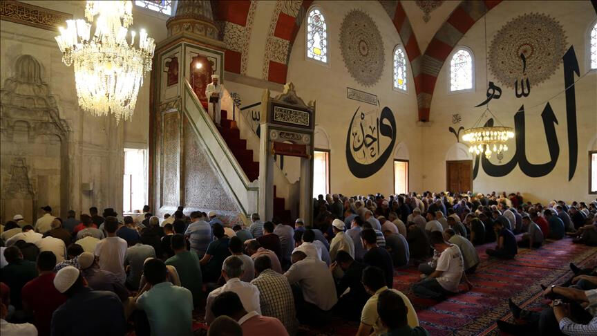 Kadınlar Cuma namazını cemaatle kılabilir mi? Cuma namazı kaç dakika sürüyor? Kadınlar Cuma namazını cemaatle kılabilir mi? Cuma namazı kaç dakika sürüyor? - 1. Resim