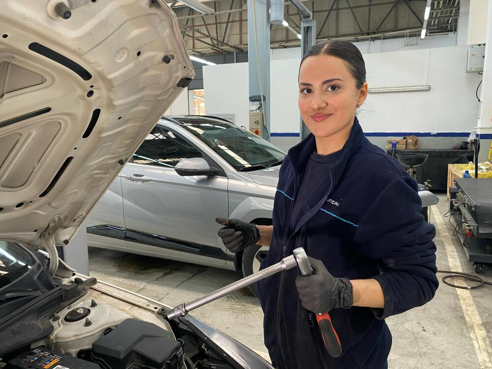 Oto tamirhanesinde gören şaşkına dönüyor! "Bir tane daha olsa hemen işe alırız" - 1. Resim