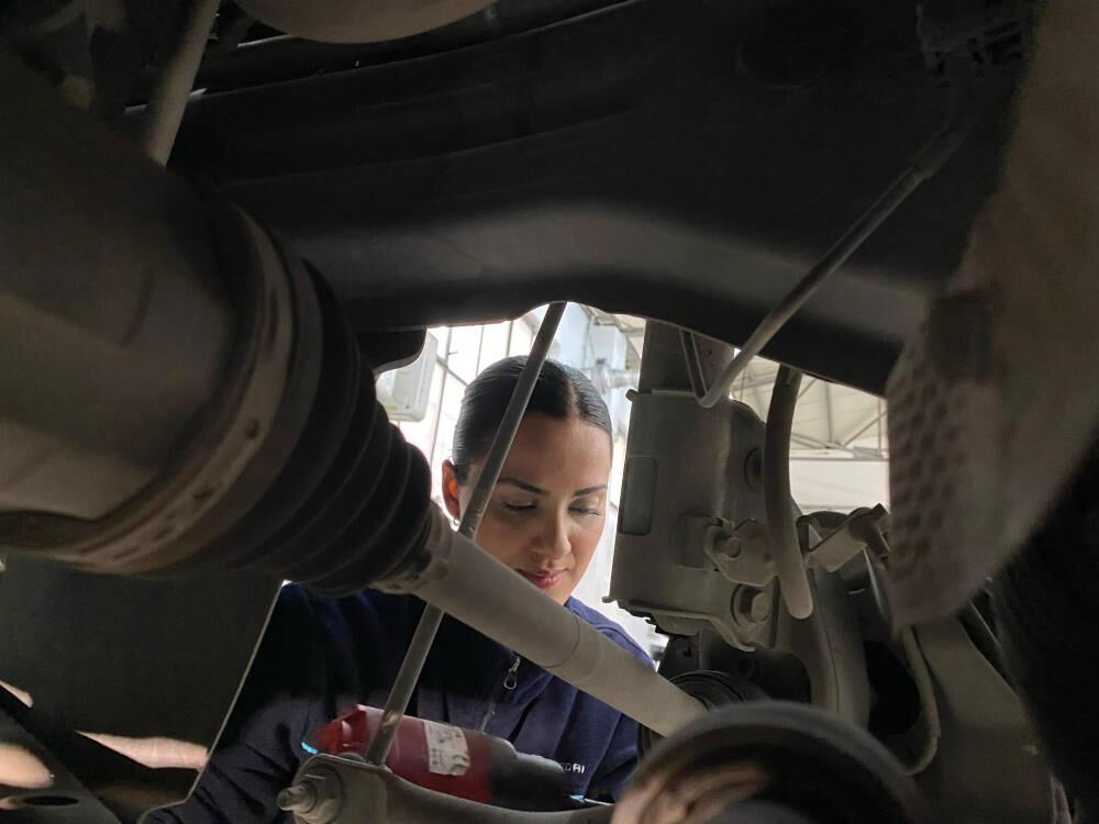 Oto tamirhanesinde gören şaşkına dönüyor! "Bir tane daha olsa hemen işe alırız" - 3. Resim