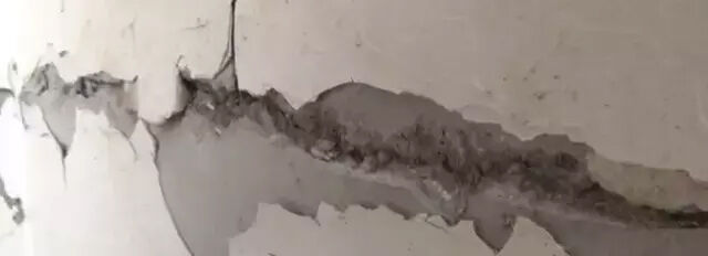 Süper Lig devinin stadı alarm veriyor! Çatlaklar ciddi boyuta ulaştı Süper Lig devinin stadı alarm veriyor! Çatlaklar ciddi boyuta ulaştı - 1. Resim