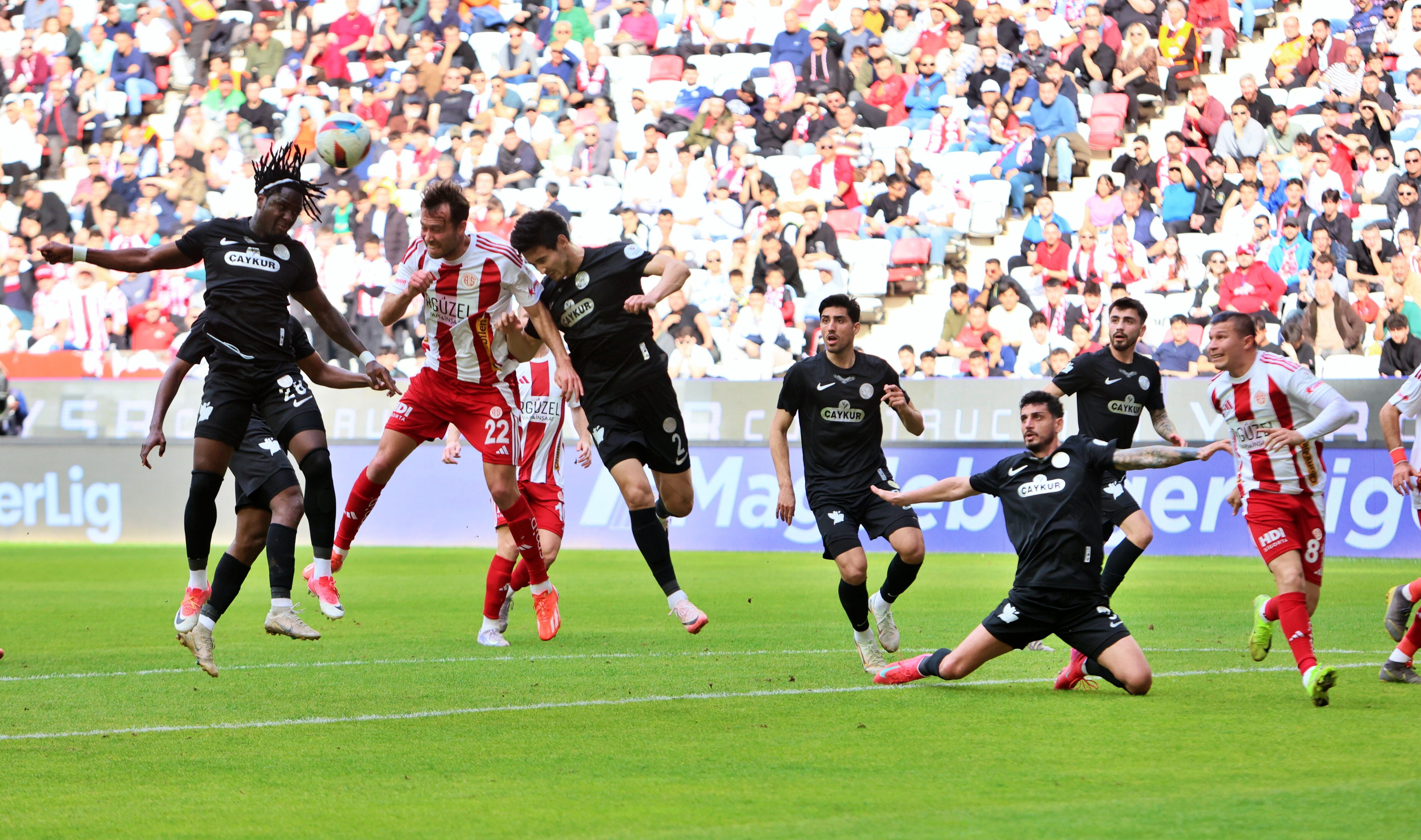 Antalya'da nefes kesen maç! Gaich'ten son dakika golleri - 5. Resim