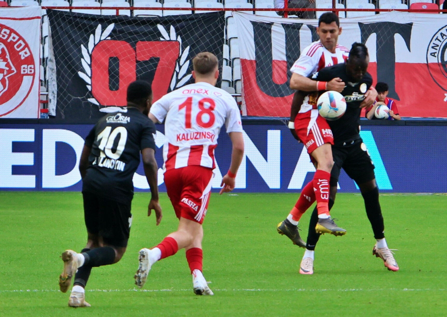 Antalya'da nefes kesen maç! Gaich'ten son dakika golleri - 6. Resim