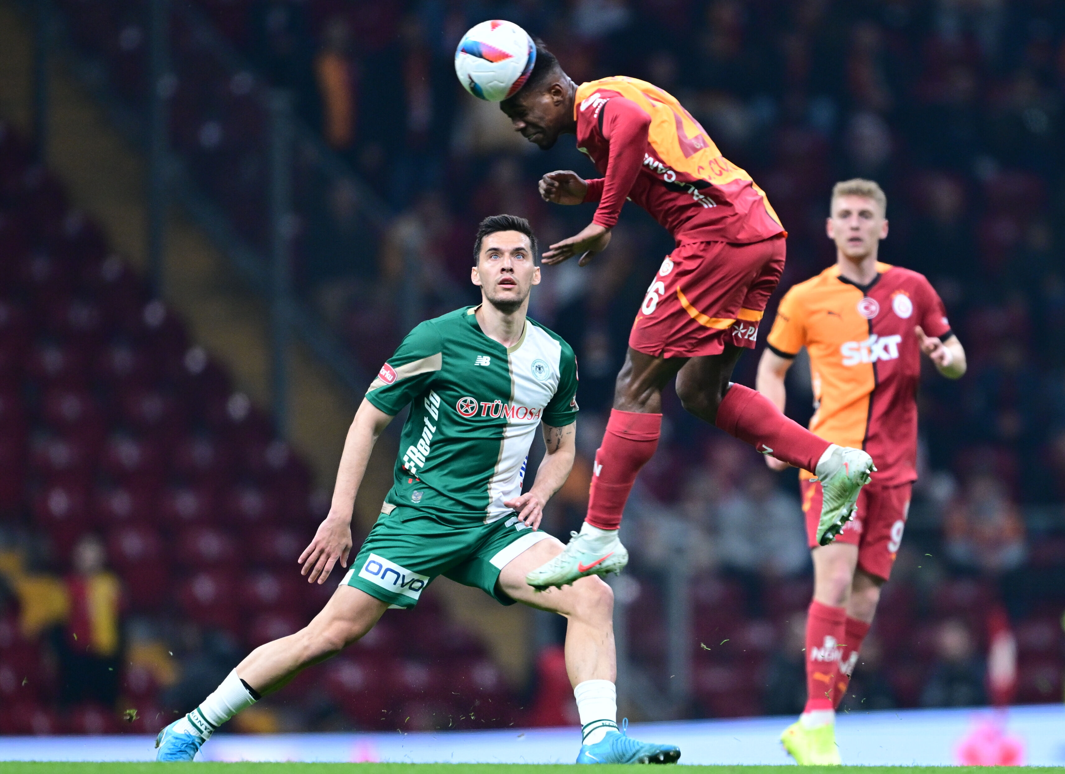 Galatasaray'da Carlos Cuesta yol ayrımında! Monterrey ısrarcı - 1. Resim