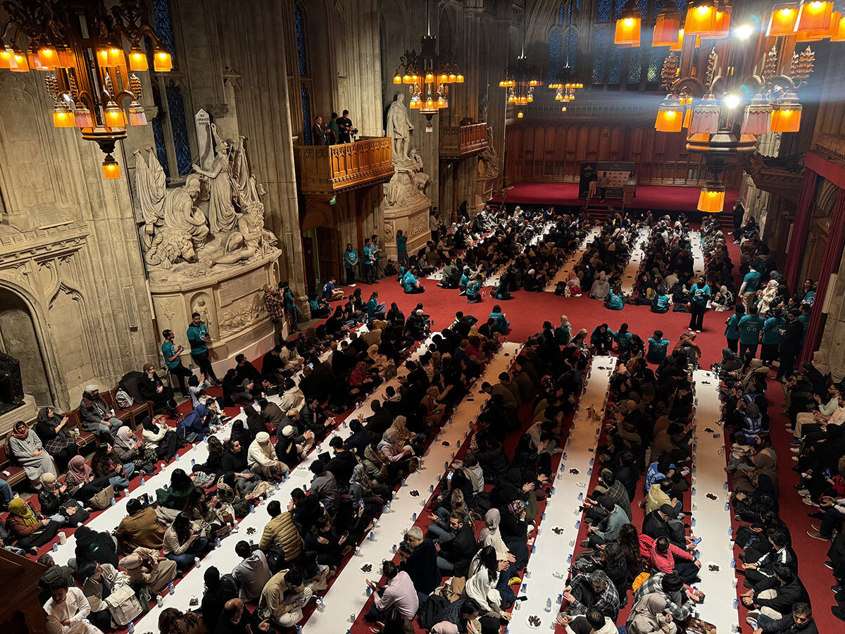 İngiltere'nin kalbinde ezan yankılandı! Londra'nın tarihi Guildhall binasında dikkat çeken iftar İngiltere'nin kalbinde ezan yankılandı! Londra'nın tarihi Guildhall binasında dikkat çeken iftar - 3. Resim