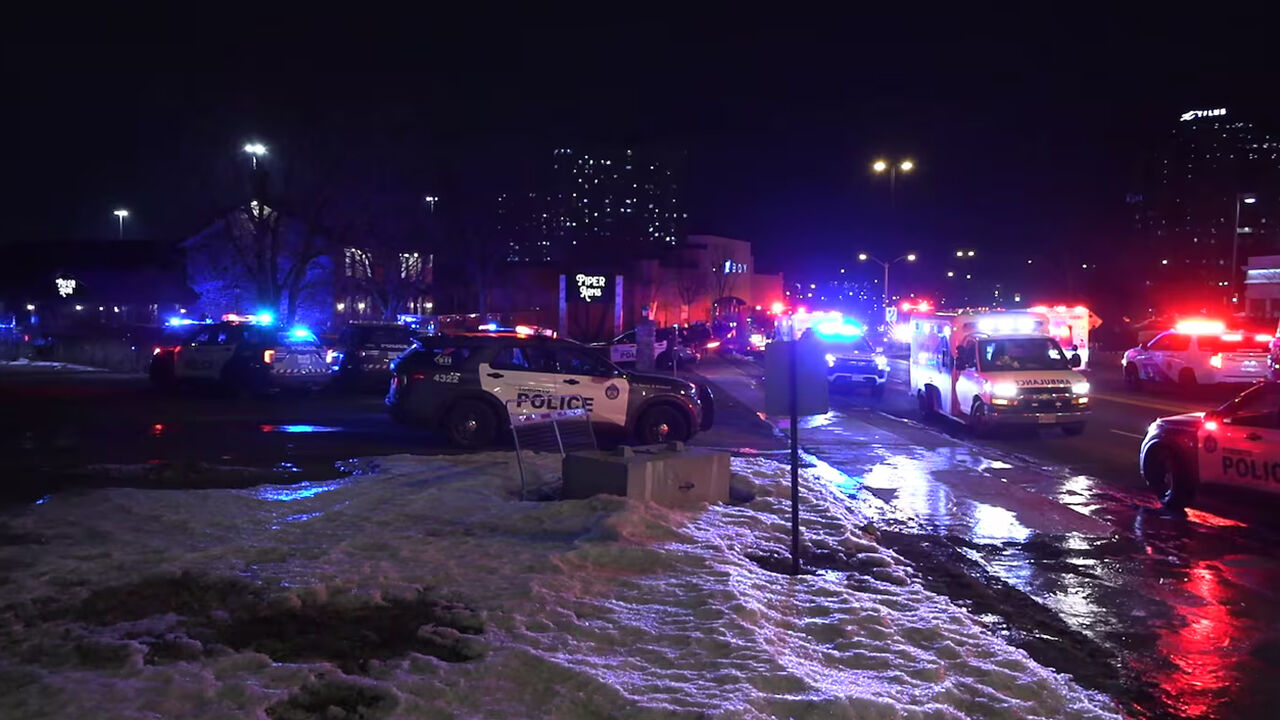 Kanada'da barda silahlı saldırı! Çok sayıda yaralı var Kanada'da barda silahlı saldırı! En az 12 kişi vuruldu - 1. Resim