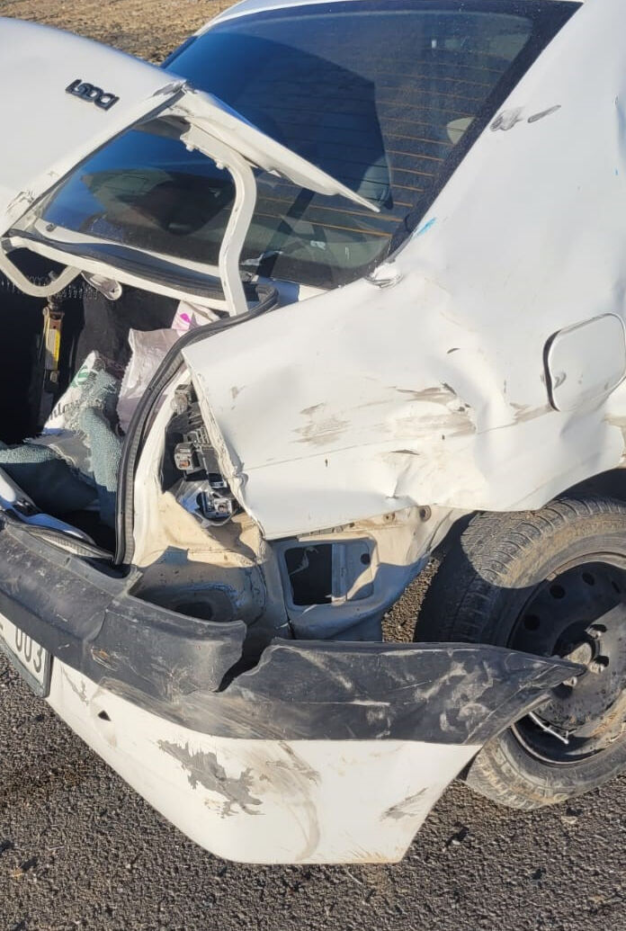 Minibüsle otomobil çarpıştı, ortalık savaş alanına döndü! Çok sayıda yaralı var - 1. Resim